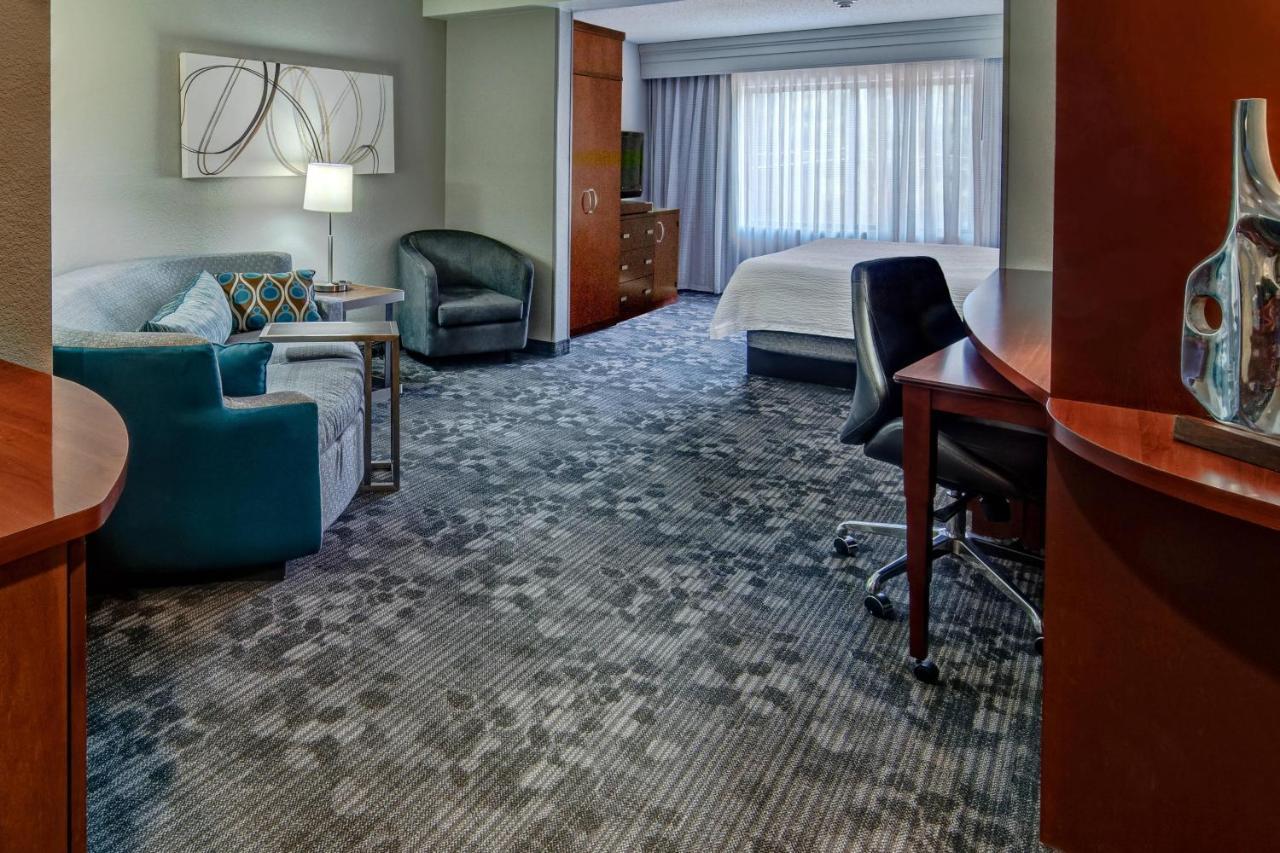 Courtyard By Marriott Troy Hotel Екстериор снимка