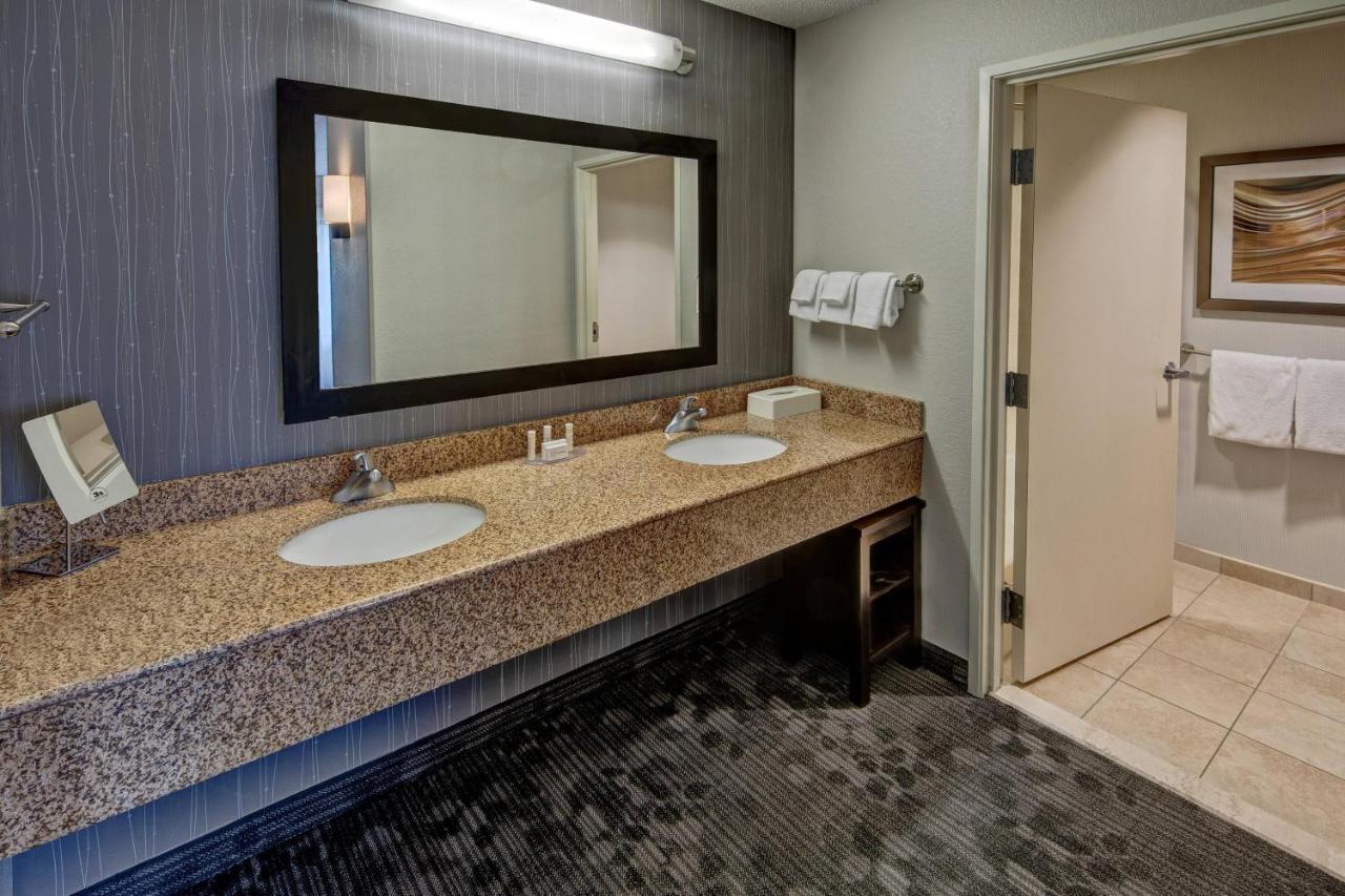 Courtyard By Marriott Troy Hotel Екстериор снимка