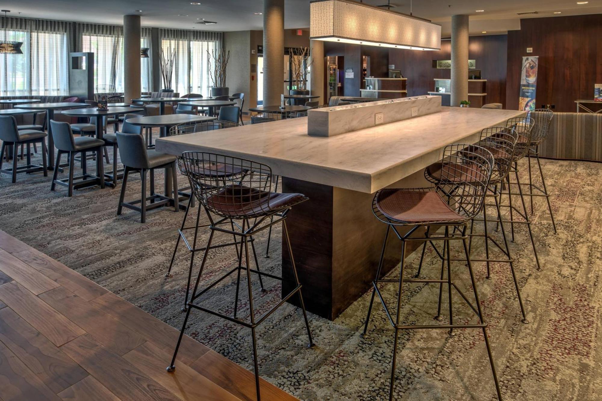 Courtyard By Marriott Troy Hotel Екстериор снимка